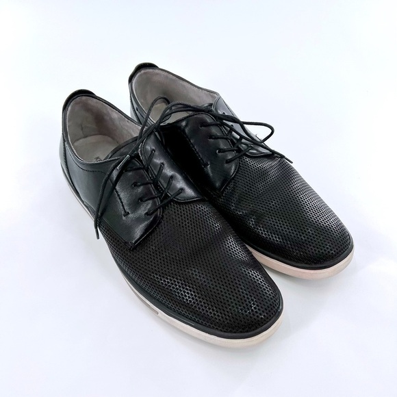 Kenneth Cole Men's Size 10 Sneaker Round Toe Perf Detail Low Top Comfortable - Picture 9 of 10